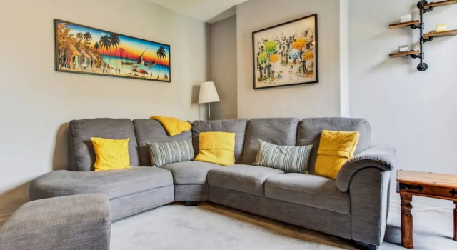 Cosy, Quirky 3 Bed Home In Queen's Park