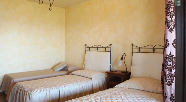 Torre in Pietra Ristorante e B&B, Book Bed and Breakfast Serre Campania