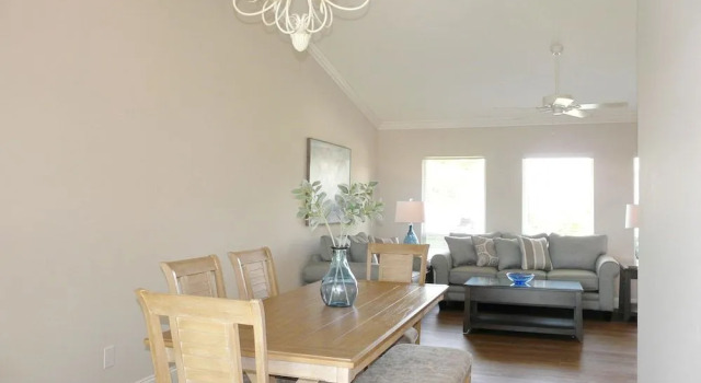Idyllic Waterfront Home With Pool and Western Exposure, Забронировать Дом для отпуска Отели в центре Марко-Айленд, в центре, Парковка