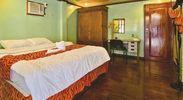 Puerto Vista Restaurant and Pension House, Prenota Hotel Santa Monica Palawan