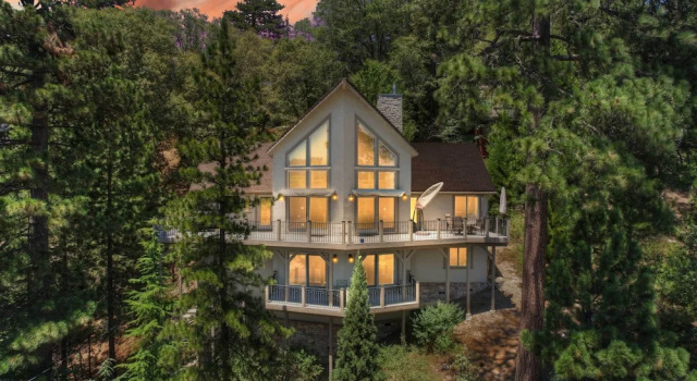 Коттедж Beautiful Lake Arrowhead Cabin w/ EV Charger