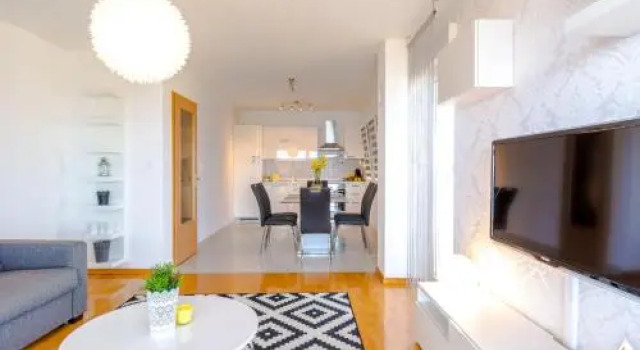 Magis, Prenota Hotel Splitska 