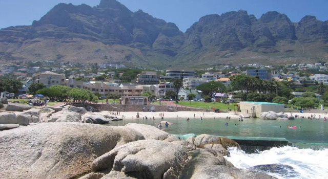 Апартаменты On the Beach in Camps Bay - Fully Equipped 2 Bedroom Apartment