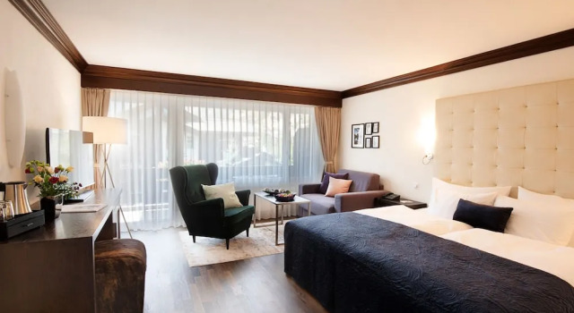 Полулюкс с балконом Le Mirabeau Resort & Spa