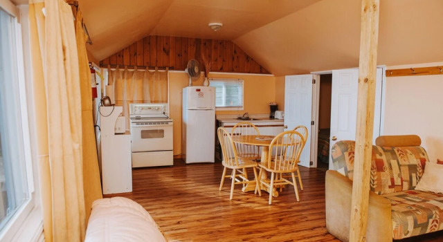 Коттедж с 3 комнатами Lang Lake Resort