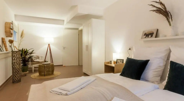 Schöne, ruhige Souterrainwohnung mit eigener Terrasse, Забронировать Отель Эттлинген Landkreis Karlsruhe