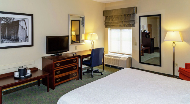 Hampton Inn New Philadelphia, Book Hotel New Philadelphia 
