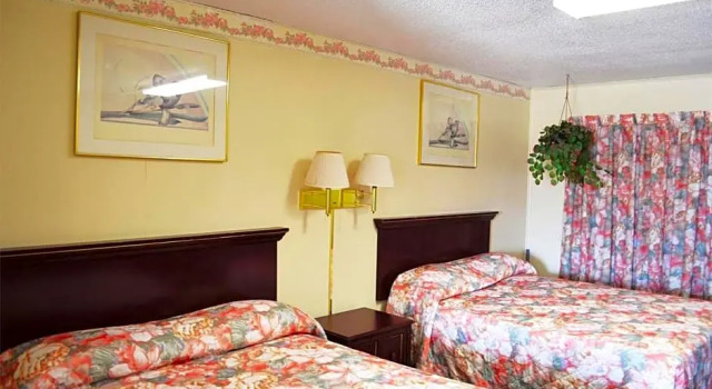 Шестиместный номер Standard Budget Inn