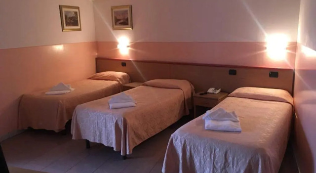 Трёхместный номер Standard Master Hotel