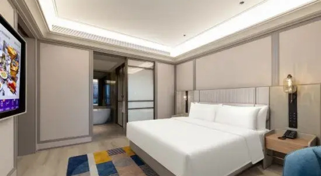 Люкс Executive Mercure Hotel (Putuoshan Airport Zhujiajian Centipede Zhi Wharf)