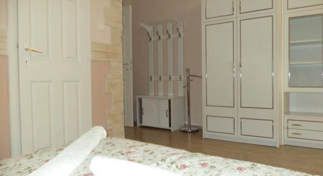 Gyöngyi Apartman, Book Lejlighed Hoteller i Western Transdanubia med parkering, Parkering