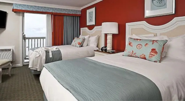 Четырёхместный номер Standard с балконом и с видом на воду Surfside Hotel and Suites
