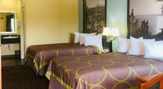 Четырёхместный номер Standard Quality Inn Montgomery - Lake Conroe