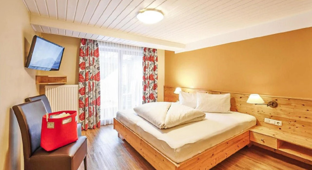 Ferienhaus - Kloesterle, Book Hotel Hotels in Vorarlberg with Parking, Parking