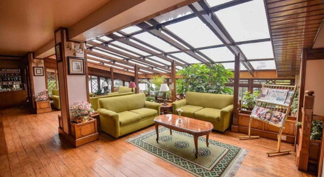 Cedar Inn, Забронировать Отель Дарджилинг East Zone, рядом с Храм Махакал Мандир