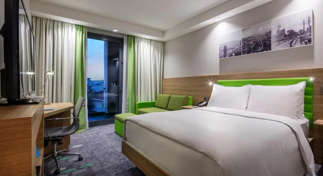 Двухместный номер с балконом Hampton by Hilton Istanbul Zeytinburnu