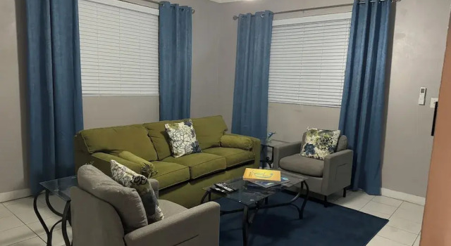 Двухместные семейные апартаменты Kozy Bahamas Getaway 25mins from Airport & USA Embassy
