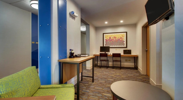 Holiday Inn Express & Suites Morris by IHG