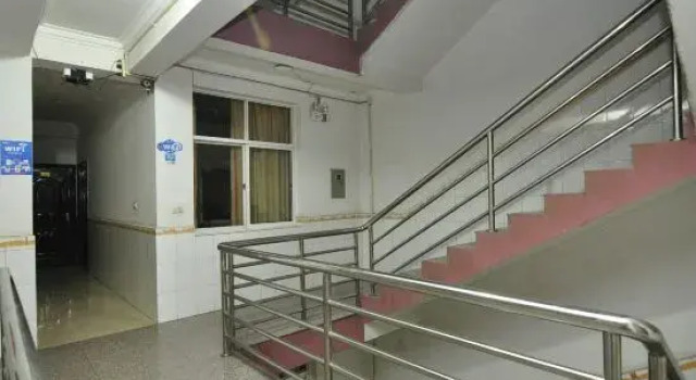 Yuxi Jinhong Hotel (Nieer Park)(玉溪锦红宾馆（聂耳公园店）)