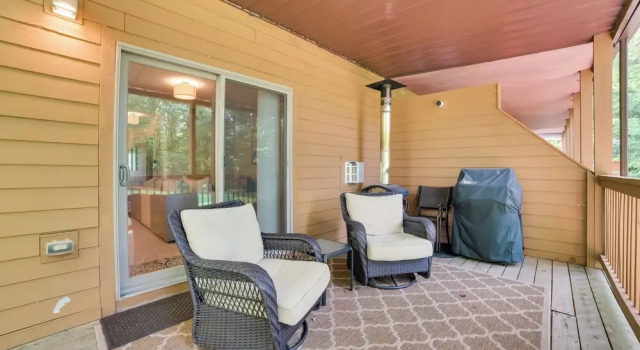 Апартаменты Modern Bellaire Condo: Pool Access, Near Skiing!