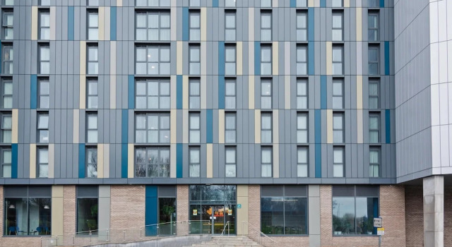 Spacious New 6BR Apt in LPL City Centre - Sleeps 6, Забронировать Отель Ливерпуль Мерсисайд, рядом с Harold Cohen Library