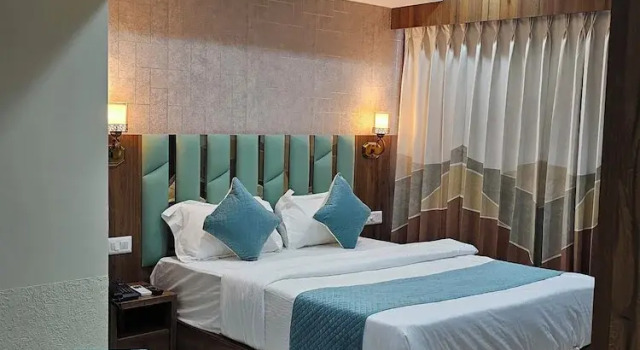 Номер Deluxe The Eiffel Hotel & Banquet