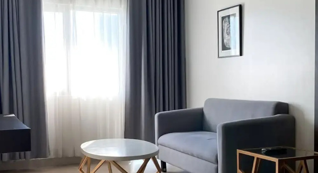 Номер Deluxe с балконом The Residences at BCCT by Stays PH Cozy retreat with hotel-style comforts and convenience, best location in BGC