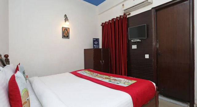 OYO 10500 Royal Awadh