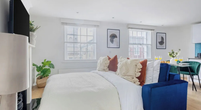 Stylish Soho 1BR Central, Забронировать Апартаменты/квартира Лондон Большой Лондон, рядом с Музей мультфильмов
