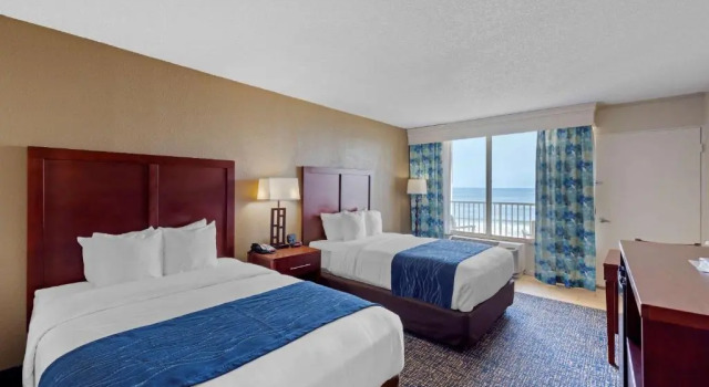 Четырёхместный номер Standard с видом на улицу Comfort Inn On the Ocean