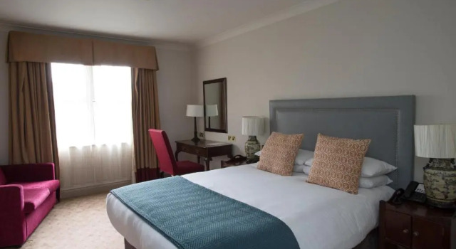 Четырёхместный номер Classic Bush Hotel Farnham
