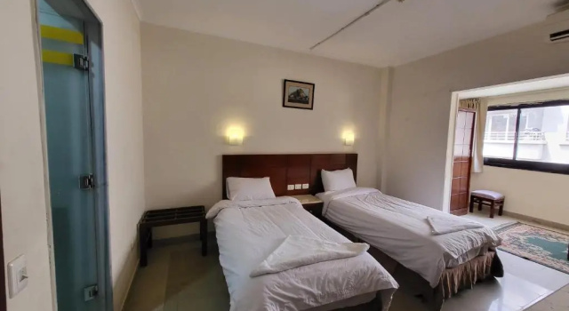 Трёхместный номер Deluxe Regency Hotel