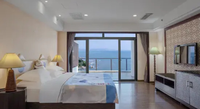 Семейный люкс с видом на море Country Garden Silver Beach Hotel