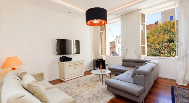 Апартаменты AC-Free Parking - Contemporary 4 Bedroom Villa Apartment
