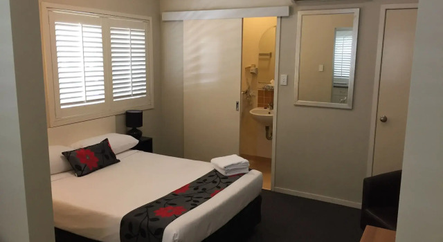Brisbane Street Studios, Забронировать Отель Отели Брисбна 3 звезды, рядом с Торговый центр Buranda Village, 3*