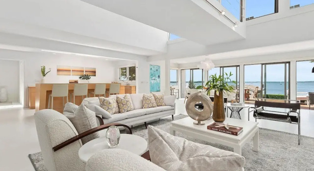 Sunset Villa by Rove Beachfront w Deck Pool, 予約 ヴィラ サッグ・ハーバー The Hamptons