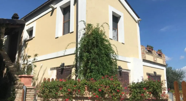 Casale Vincenzo Country House, Rezervați Hotel Collecorvino Abruzzo