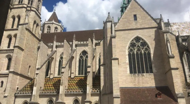 Апартаменты с 2 комнатами Appartement secret , Cathédrale Saint Benigne Au calme