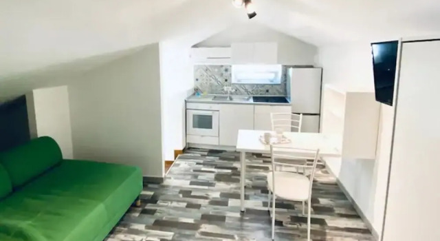 Teatro Verdi Cozy Attic Studio with balcony, Book Hotel Hoteller i Salerno med parkering, Parkering
