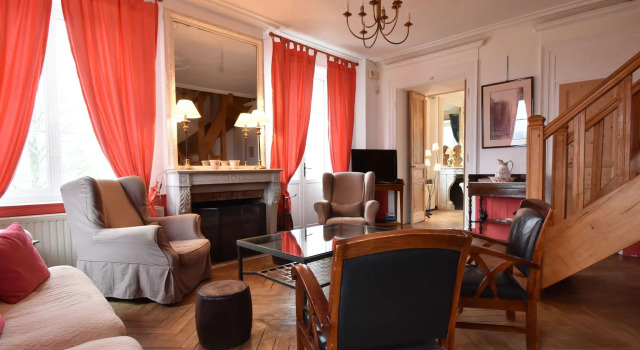 Modish Castle in Asnières with Terrace, Reserva ahora Hotel Asnières 