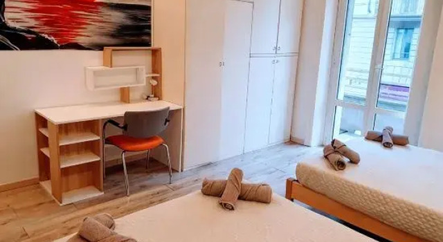 Spacious & Lovely - 4 Queen Bed, Book Hotel Hotels in Milan with Parking, near Pasteur, Parking