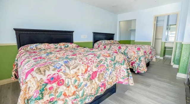 Четырёхместный номер Standard Day & Night Inn