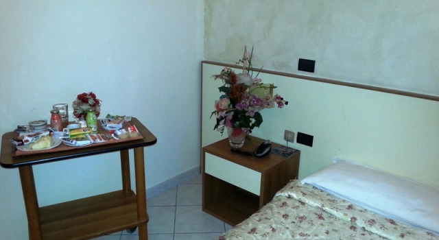 Трёхместный номер Economy с балконом Hotel Happy Days