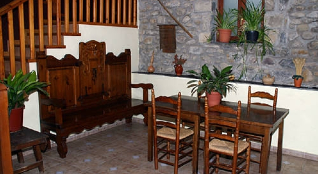 Casa Rural Los Cerezos, Book Hotel Hotels in Aragon with Parking, Parking