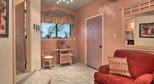 Exotic Home w/ Patio & Grill: Walk to Canyon Lake!, Buchen Sie Hotel Canyon Lake Texas Hill Country