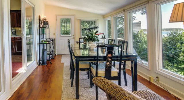 Коттедж Bayfront Plymouth Gem w/ Sunroom, Steps to Shore!