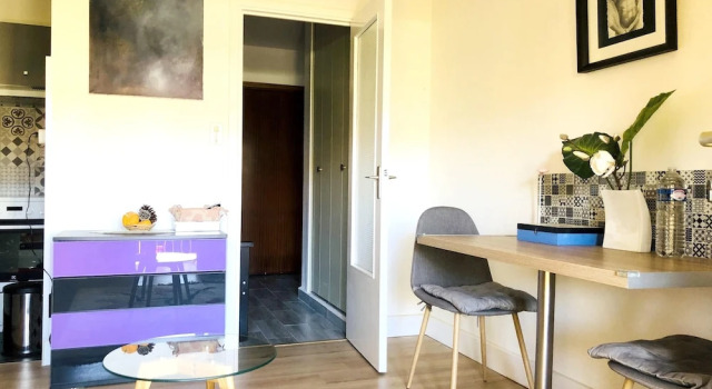 Studio in Saint-Cyr-Sur-Mer, with Enclosed Garden And Wifi - 860 M From the Beach, Забронировать Апартаменты/квартира Отели Сен-Сир-сюр-Мер с парковкой, рядом с Пляж Les Lecques, Парковка