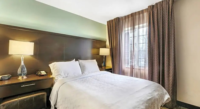 Четырёхместный люкс с 2 комнатами Staybridge Suites-Philadelphia/Mount Laurel by IHG