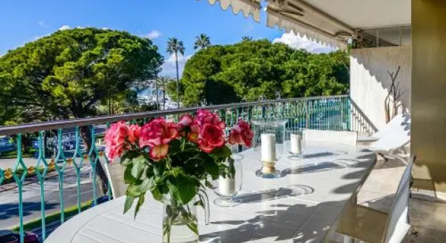 3BR Spacious apartment on La Croisette - 4 min from beaches - by IMMOGROOM, Забронировать Апартаменты/квартира Отели Канн с парковкой, рядом с La Californie, Парковка