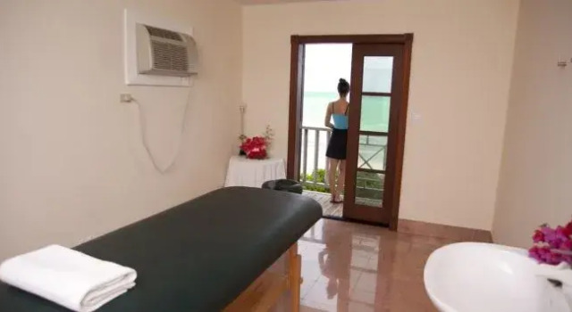 Emerald Palms Resort Hotel, Varaa Lomakeskus South Andros Bahama